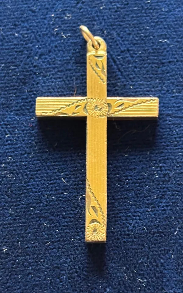 Vintage Gold Tone Engraved Etched Floral Cross Pendant 1.5" x 1" - Image 2