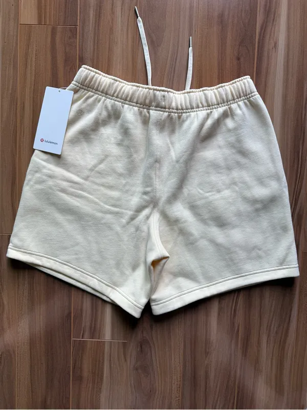 NWT Lululemon Scuba Mid-Rise Oversized Short 7" *Graphic - size M - Image 2