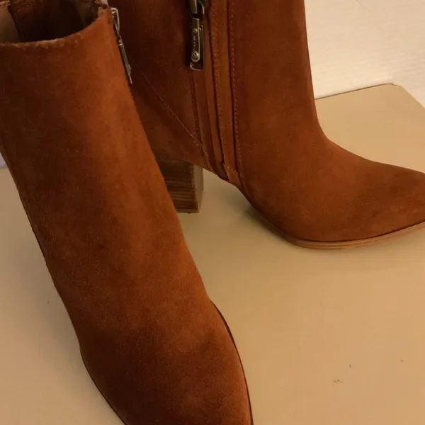 Blondo women suede Chelsea waterproof Cognac Suede Ankle Booties size 9.5 - Image 5