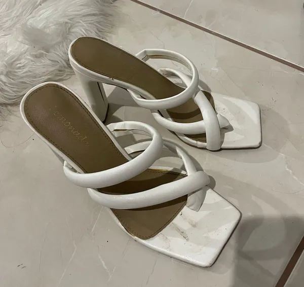White Heels 7.5 - Image 3