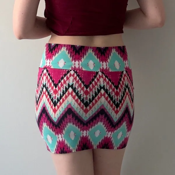Charlotte Russe Chevron Diamond Pattern Mini Skirt 2010s Bodycon Stretch Retro M - Image 2