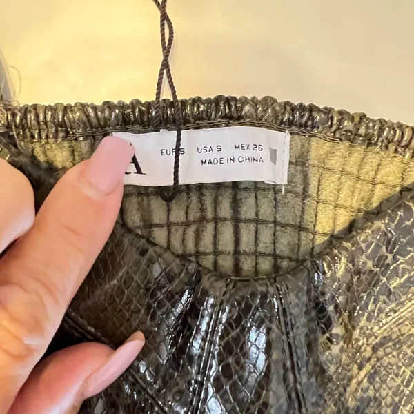 1063 |‎ NWT Zara Faux Leather Snakeskin Cutout Bustier Crop Top Green Womens S - Image 5