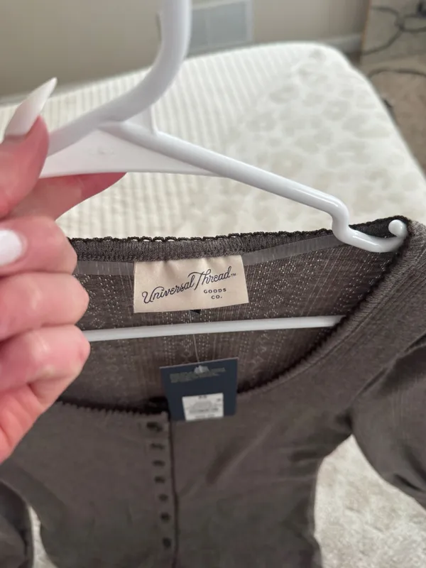 Universal Threads Long Sleeve Top - Image 3