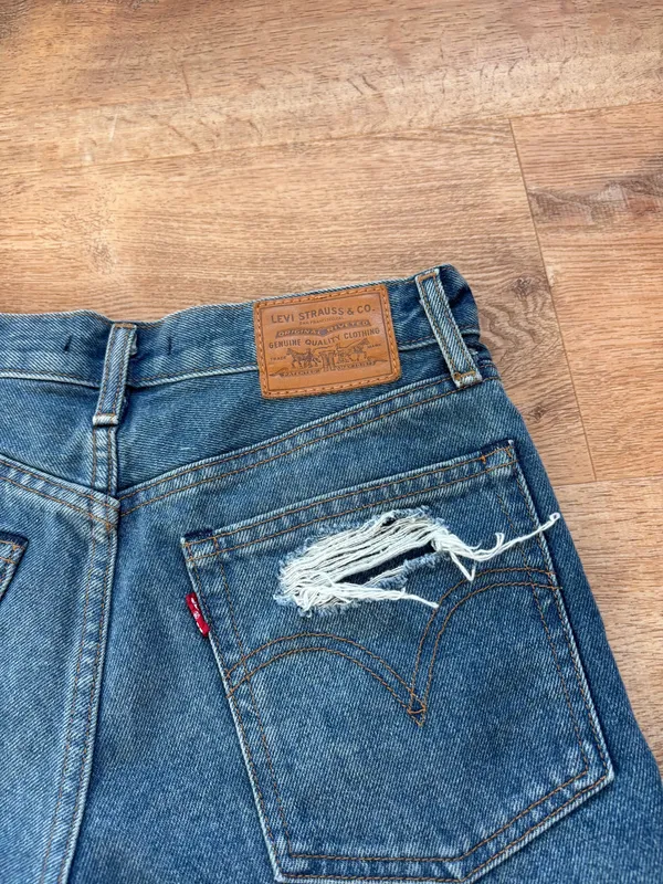 Levi’s Wedgie Jean Shorts 501 - Image 3