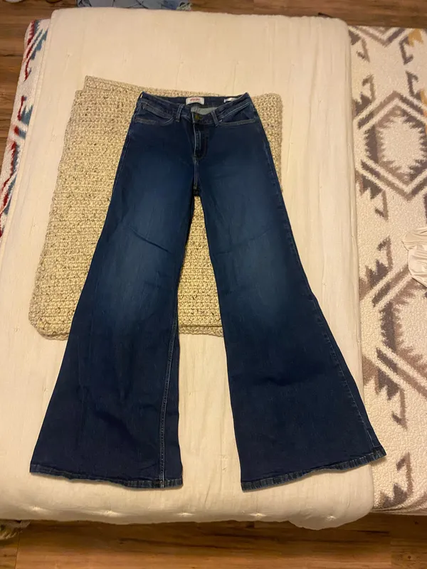 High Rise Flare Wrangler Jeans - Image 3