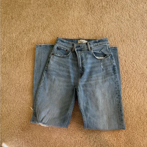 Abercrombie & Fitch 90s Straight Ultra High Rise Light Blue Jeans - Image 7