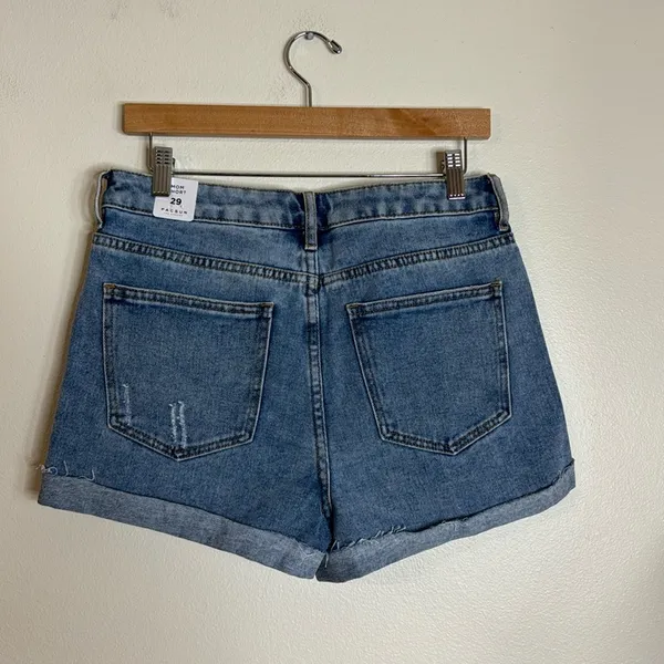 Pacsun ladies distressed short mom denim shorts size 29 - Image 6