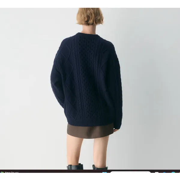 Aritzia Oversize Wool Blend Crewneck Sweater Size Medium - Image 3