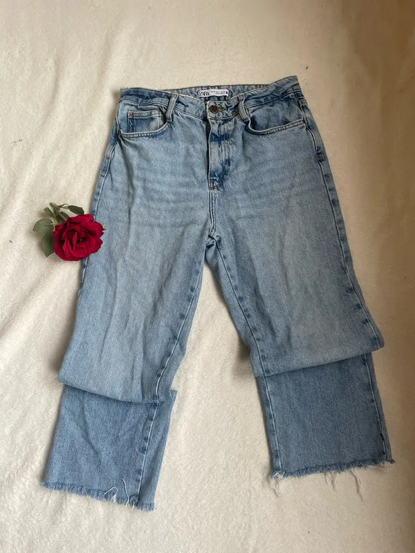 Zara Zara High Rise straight leg Denim Jeans w/ slight fray hem - Image 2