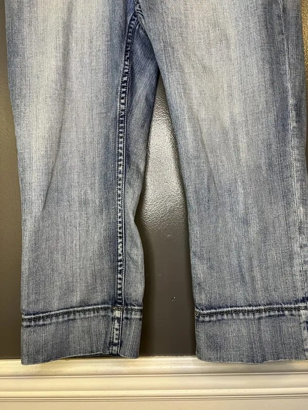 Express Stella Crop Jeans Womens 12 Light Wash Blue Cuffed Cropped Denim - Image 3