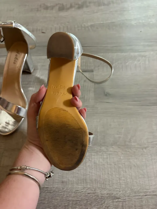 Silver heels Size 8 - Image 4