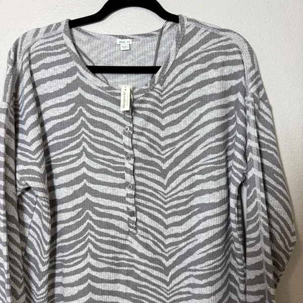 Aerie‎ Zebra Print Henley Long Sleeve Top Womens M Gray White Waffle Knit - Image 6