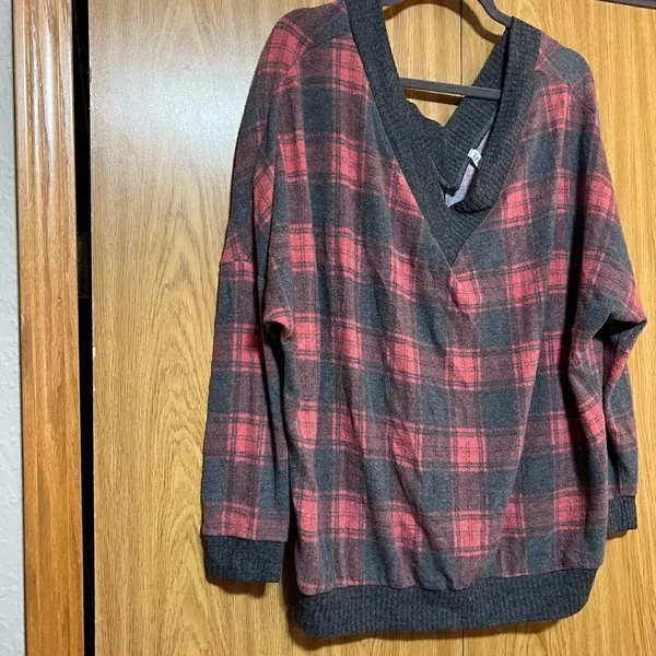 P & Rose Plaid V-Neck Top Woamns Size Small - Image 6