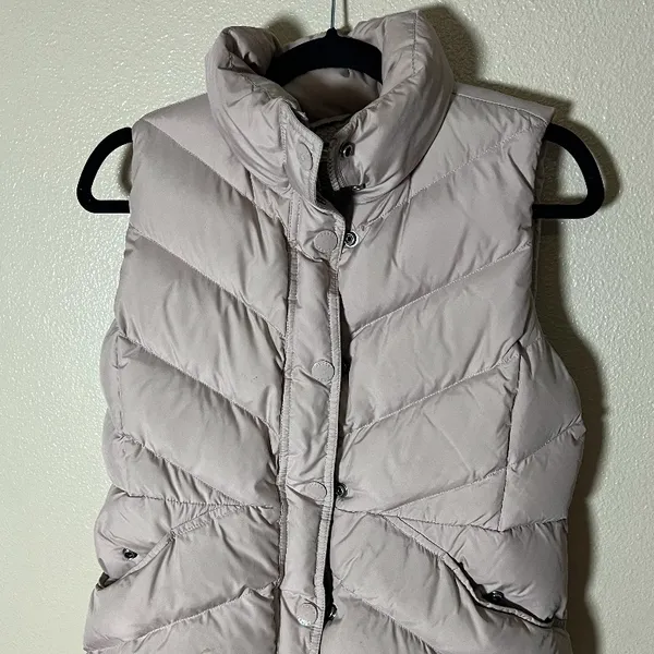 J crew tan quilted vest classic‎ minimalist size Small - Image 2