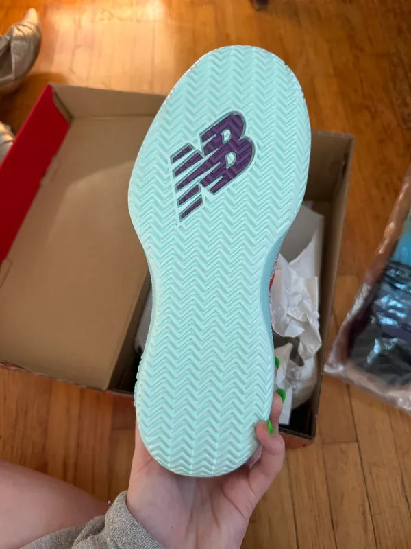 New Balance Tennis Shoes - Image 3