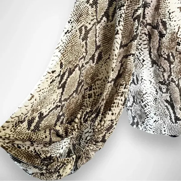 VICI‎ Women's Snake Print V Neck Balloon Sleeve Top Large | EUC - Image 7