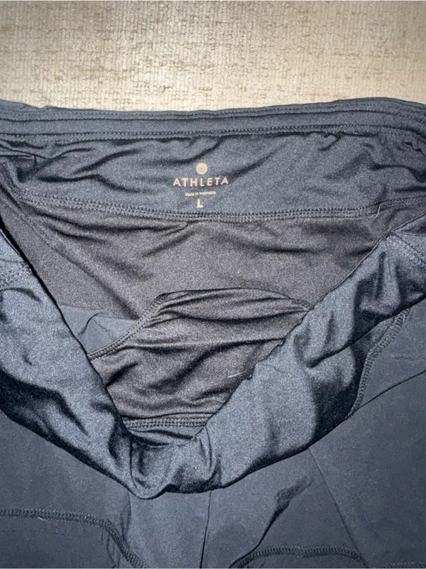 Athleta Black Women's Bike Shorts with Reflective Trim Size Large - Image 5