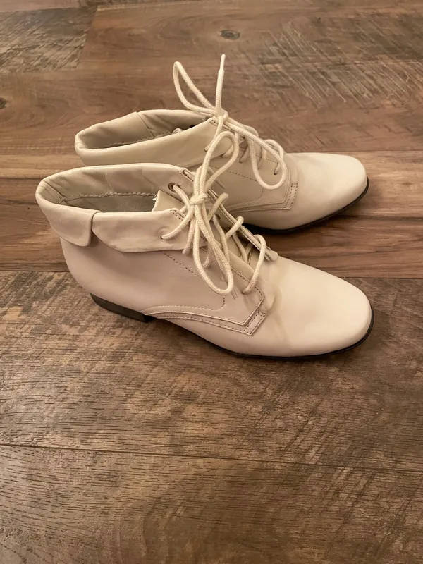 St. John’s Bay Womens Size 5M Winter White Leather Lace Up Ankle Booties Shoes - Image 3