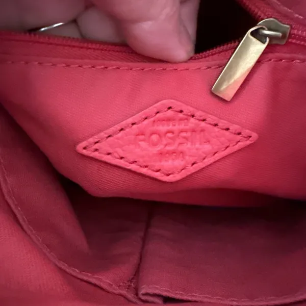 FOSSIL Red Pebble Leather Messenger Medium Crossbody/Shoulder Bag Key Charm - Image 13