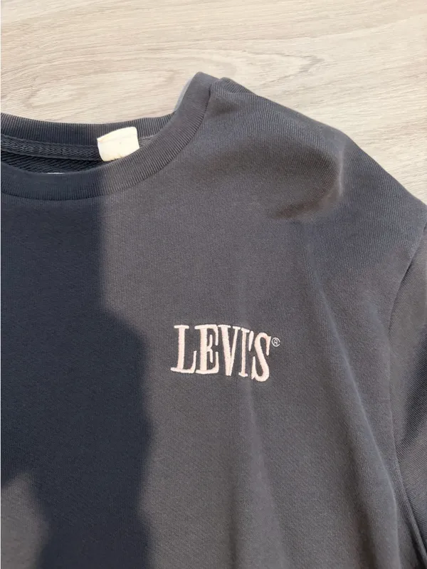 Levi’s crewneck - Image 2