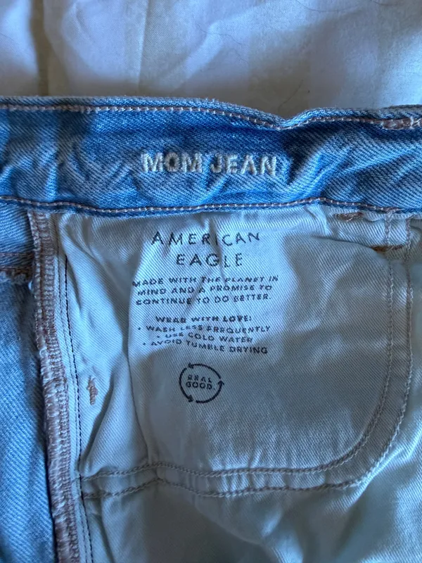 American Eagle Mom Jean Size 6 - Image 5