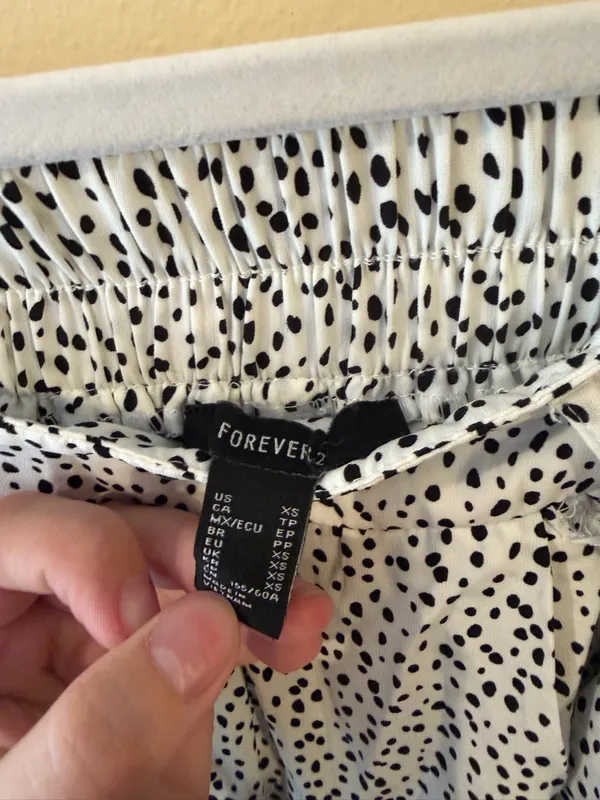 Forever 21 White Pants with Black Speckle Tie Waist - Image 3