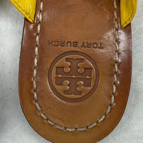 Tory Burch Miller Thong Sandals Yellow Patent Leather Gold Logo Medallion‎ 6M - Image 6