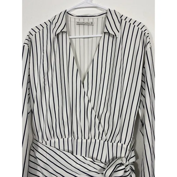 Abercrombie & Fitch White and Black Striped Wrap Mini Dress Size MT - Image 7