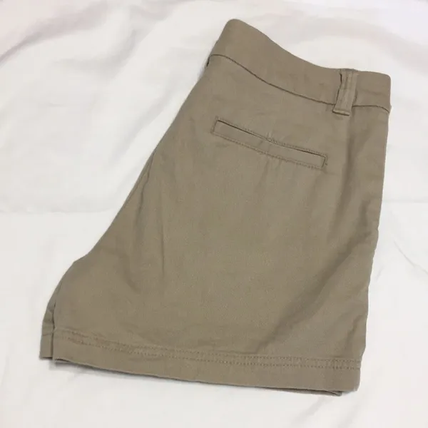 BCG • Tan Khaki Cargo Shorts Size 8 - Image 3