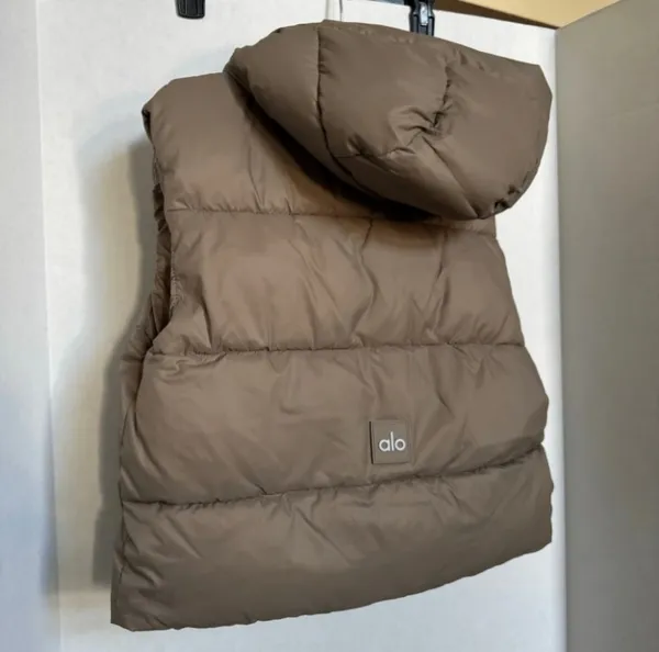 ALO YOGA Gold Rush Puffer Vest in Light Cocoa Beige Khaki Size S RARE - Image 4