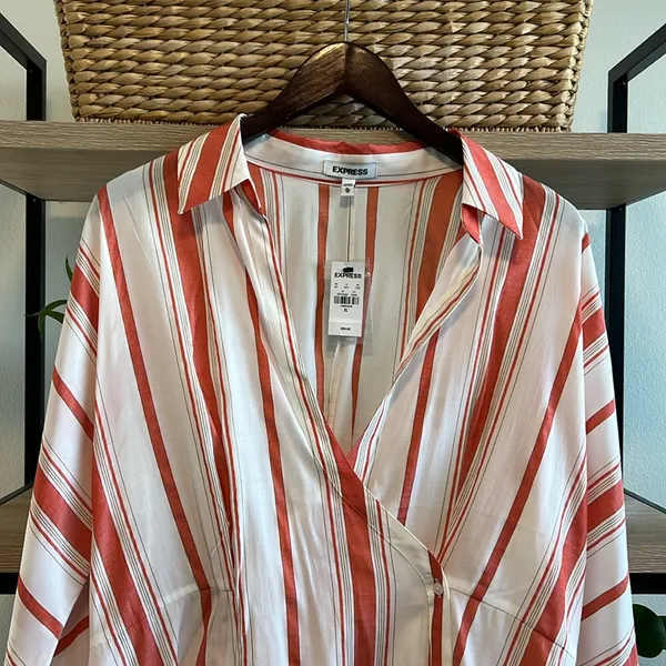 NWT Express Layering Asymmetrical Button V-neck Button Up Collar Career Work B - Image 3
