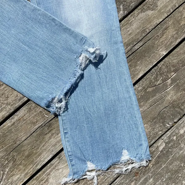 Buckle Light Blue Cropped Ankle Jeans - Image 3