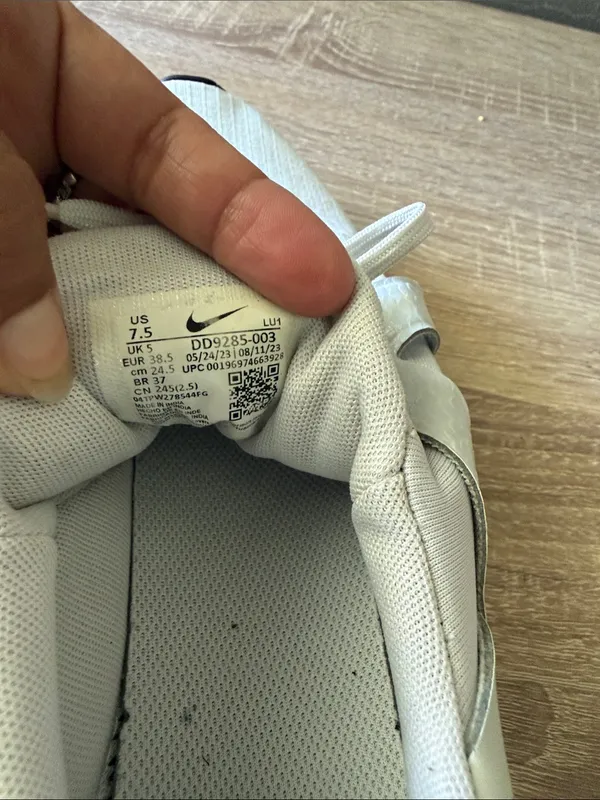 Nike Women’s Airmax Slip-On Sneakers in Ivory with Rose Accents 7.5 Preowned - Image 9