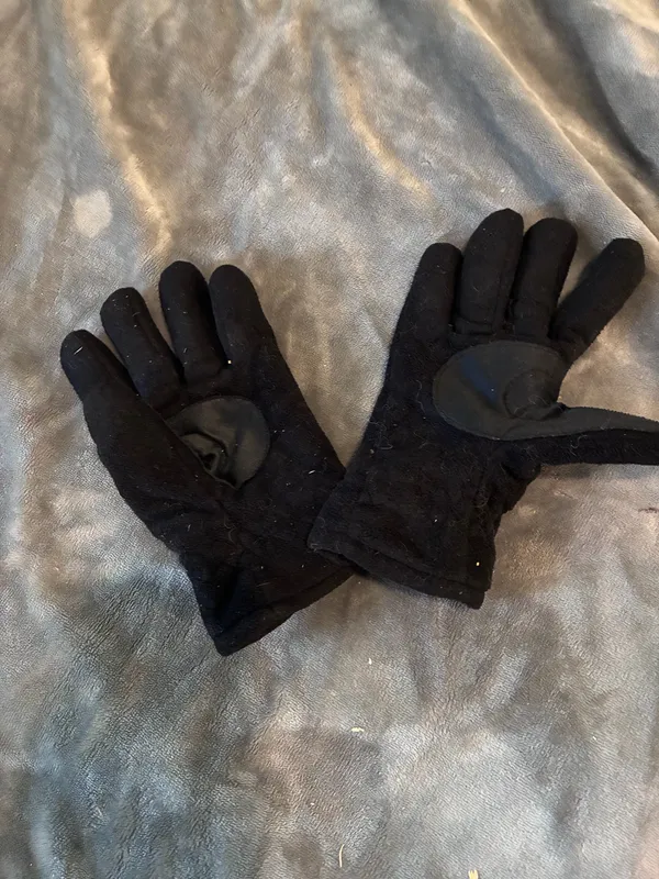 Thinsulate Black Winter Fleece Gloves - Image 2