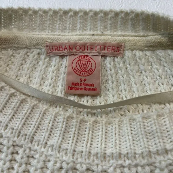 Urban Outfitters Cream Cropped Knit Sweater S Cozy Oversized - Image 4