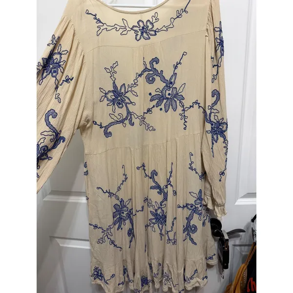 Free People Embroidered Boho Mini Dress Cream Blue Floral V-Neck Peasant Medium - Image 10