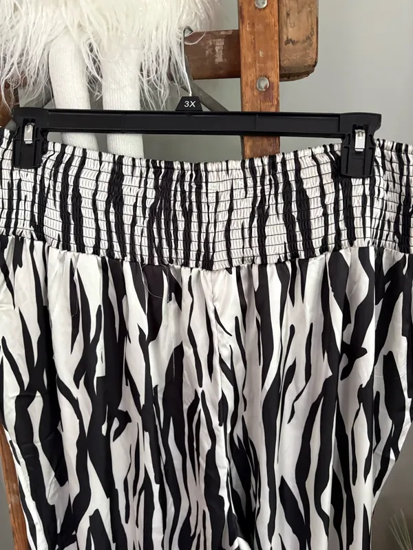 JW size 2X zebra print elastic waist wide leg pants - Image 2