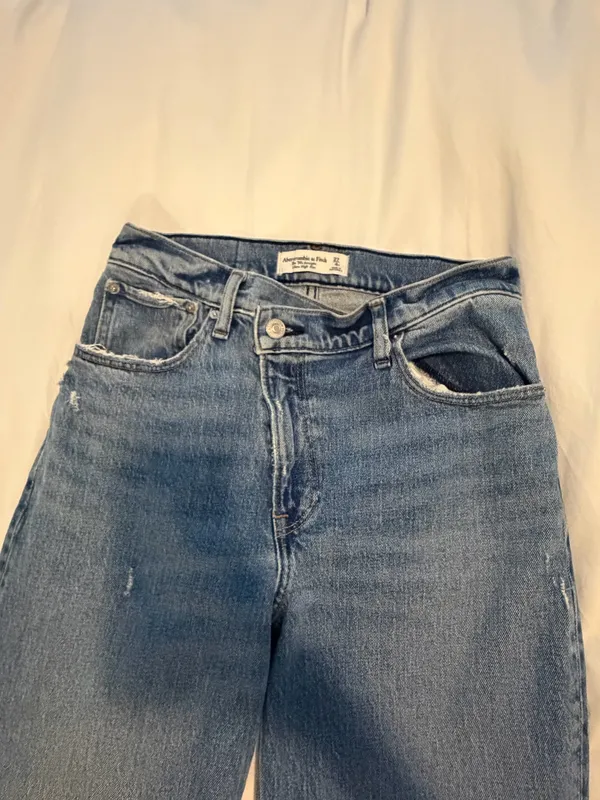 90s Straight Criss-Cross Abercrombie Jeans - Image 3