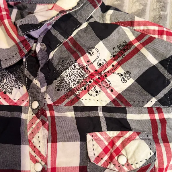Cowgirl Up Womens Red Black Plaid Western Snap Embroidered Shirt Medium - Image 4