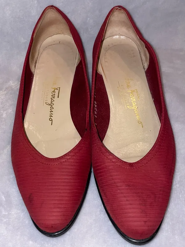 Salvatore Ferragamo Women’s Size 5.5 Vintage Boutique Red Ribbed Flats Italy - Image 2