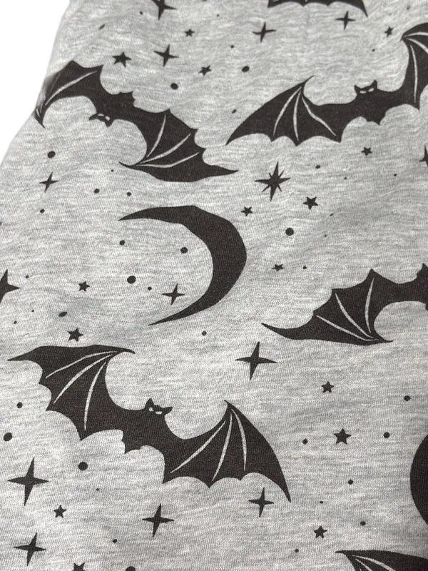 Wound Up Gray Halloween T Shirt Black Bats Moons Stars Crew Neck Size XL NWT - Image 2