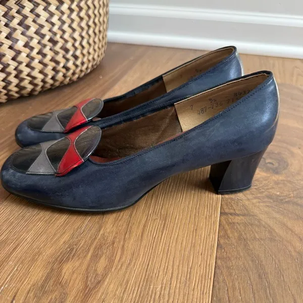 Vintage 60s 70s Imperial Block 2.5” Heel Shoes Navy Blue Black Red Grey 7 - Image 3