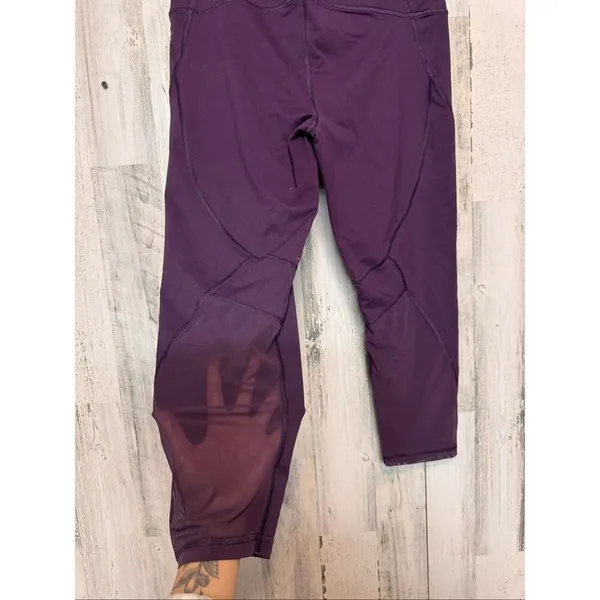 Victoria’s secret Victoria Sport Knockout Mesh Panel Capri Leggings Women’s Larg - Image 2