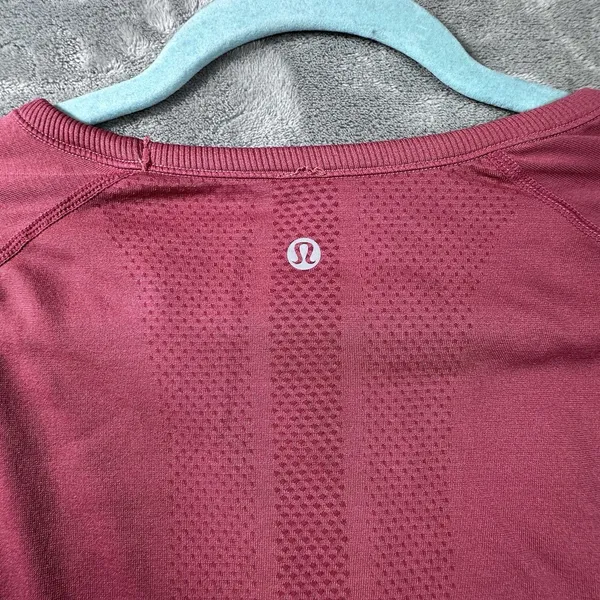 Lululemon Swiftly Relaxed Long Sleeve Top Womens Sz 8 Raspberry Pink Thumb holes - Image 4