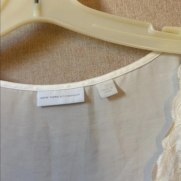 New York & Company White Lace Trim V-Neck Camisole Large - Image 3