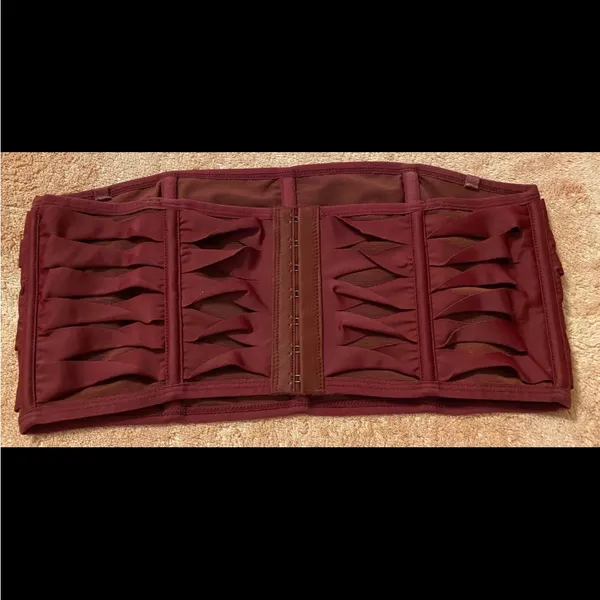 Out from under by Urban Outfitters twisted cropped top. Size medium - Image 4