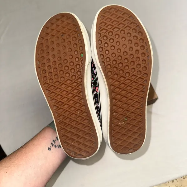 Vans • Liberty Floral Ditsy Low Top Sneakers Size 6 - Image 7