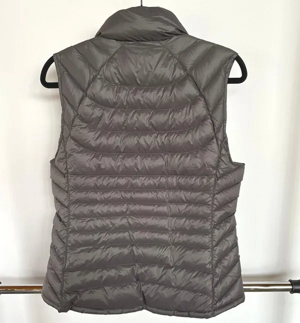 Bernardo Goose Down Puffer Vest Gray Quiet Luxury Zip Up Camping Outdoors Medium - Image 3