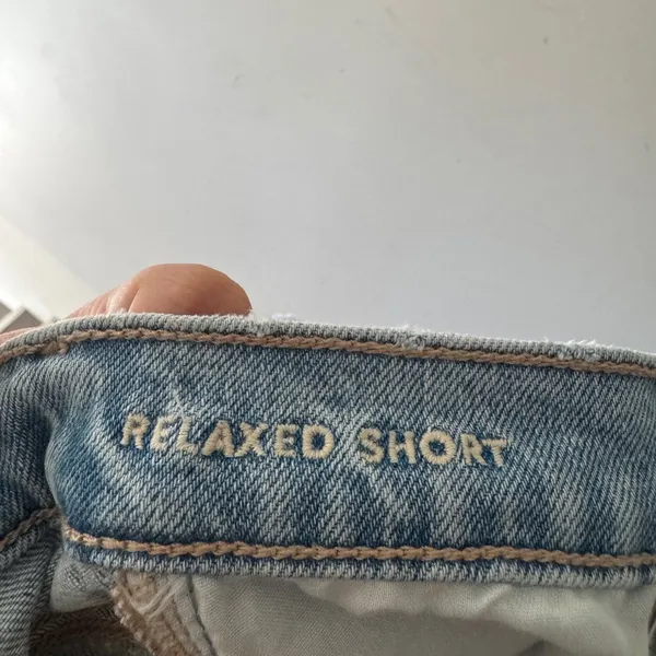 American Eagle Strigid Relaxed Short‎ Light Wash Super High Rise - Image 4