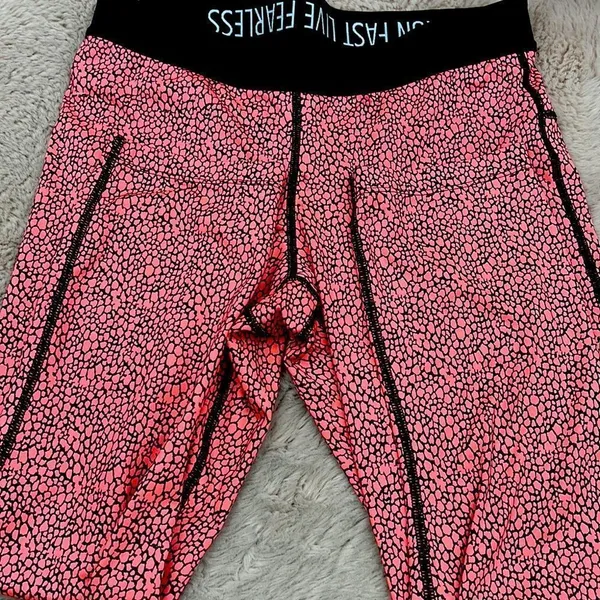 Nike crackle print medium Capri length leggings - Image 2